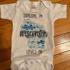 “Someone in Wisconsin loves me” 0-3m onesie